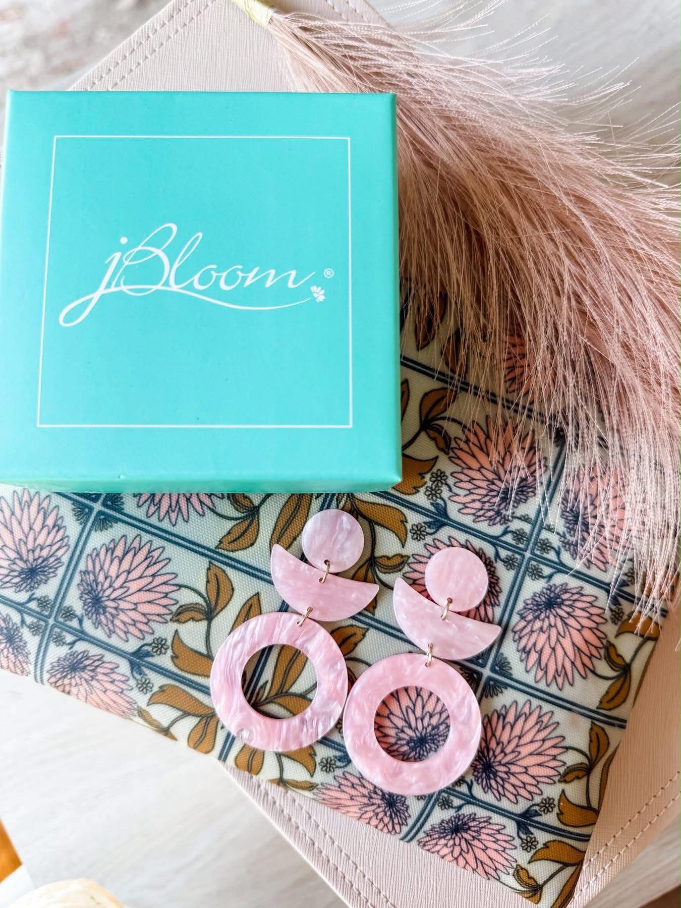 This month’s Earning Extravaganza is beautiful! 
Need a pair? I know girl.