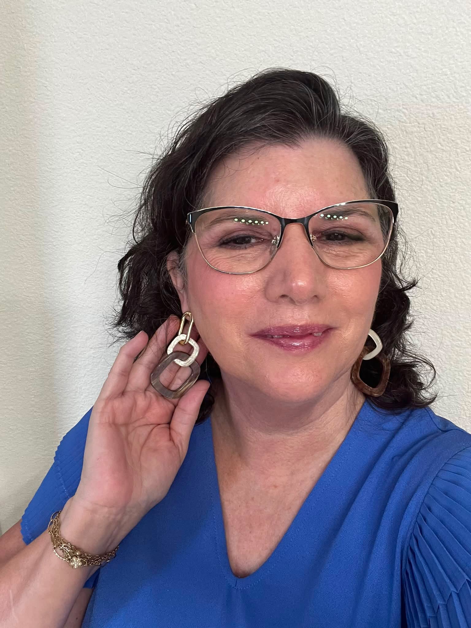 I love these Kaya earrings so much!
Apparently they are a big hit because I sold them off my table within 24 hours of showing them. 
Don’t let me wear these or any of my other wonderful earrings from the JBloom Fall collection by myself! 
Grab yourself a pair! Send me the name of what you want by Saturday night and I’ll pay your shipping. 
Link to look is in the comments.